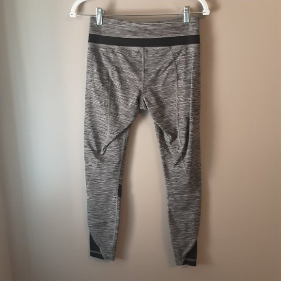 lululemon Leggings Size 6, Cropped, Pockets, Black and Grey, - Picture 6 of 13
